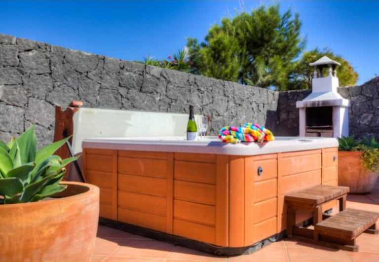 Villas with Hot TubsHoliday Rentals Lanzarote Villa Choice