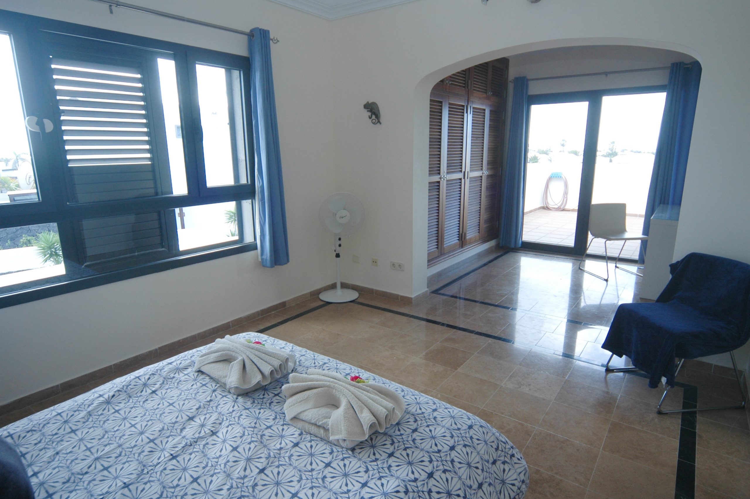 Villa_LVC338912 - Playa Blanca Villa master bedroom with en suite