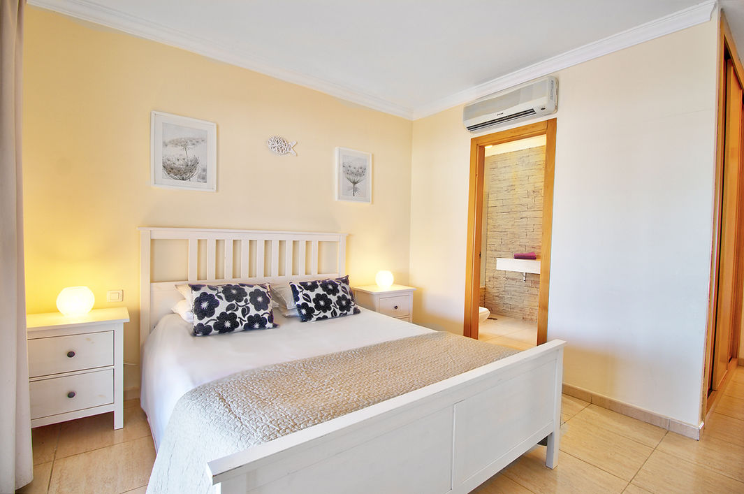 LVC125820 bedroom with en suite
