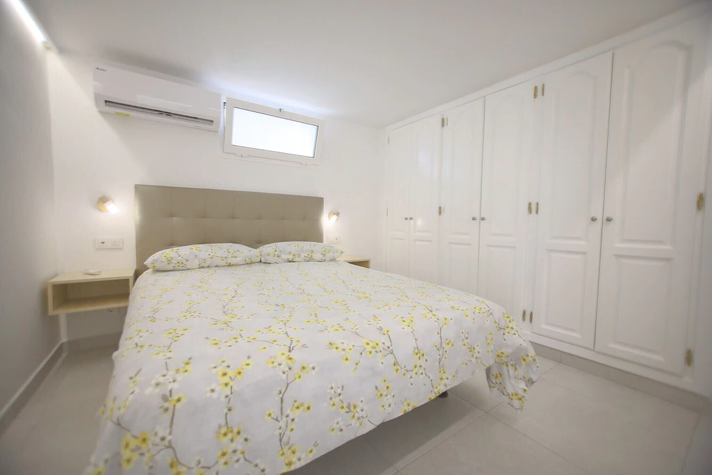 LVC121319 Main double bedroom