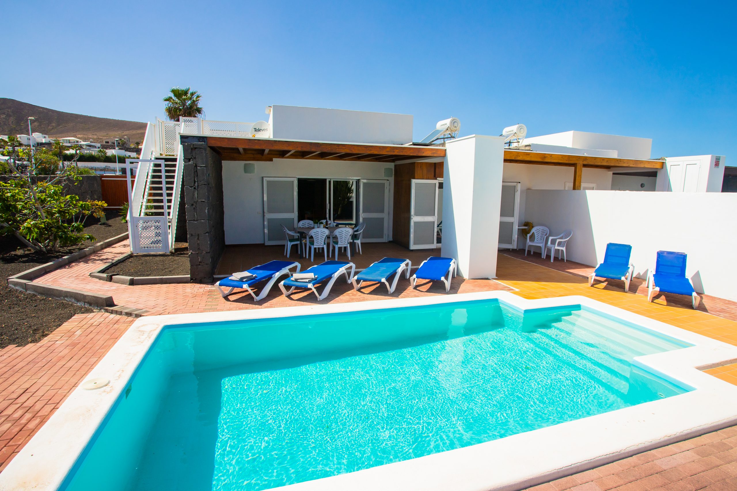 LVC121424 3 bedroom villa to rent Playa Blanca