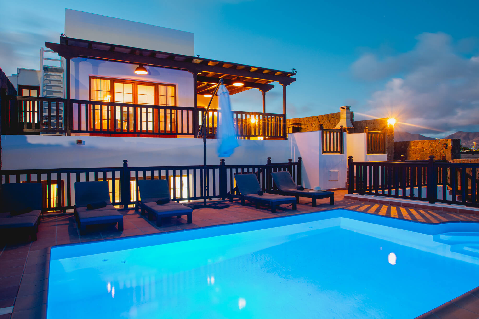 LVC128965 villa at night