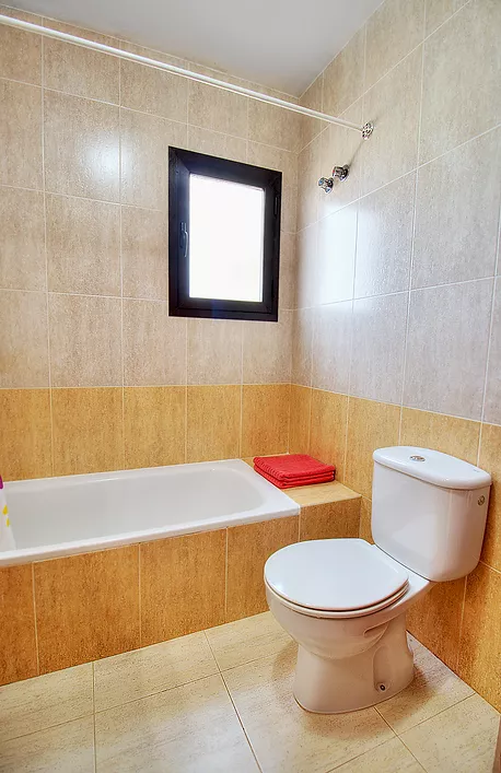 LVC129494 main bathroom with o/h shower
