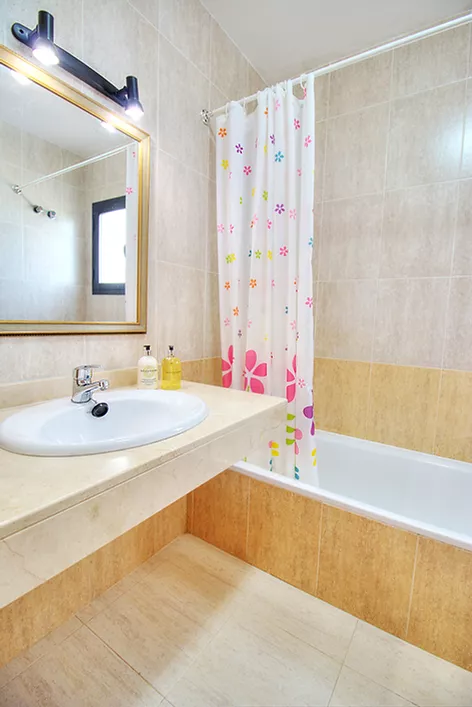 LVC129494 en suite bathroom with o/h shower