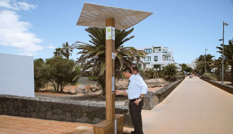 Solar Powered Totem Charger in Costa Teguise